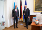 Türkischer Botschafter Ahmet Başar Şen und Innenminister Joachim Herrmann in seinem Büro