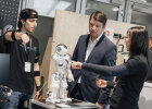 14. März 2025:  Innenstaatssekretär Sandro Kirchner betont auf der ersten German Robotics Conference in Nürnberg die zentrale Rolle Künstlicher Intelligenz und Robotik für die Zukunft des Freistaats.  Kirchner: „Mit milliardenschweren Investitionen in Forschung und Entwicklung setzt Bayern auf Innovation und Spitzenforschung – immer mit dem Ziel, Menschen mitzunehmen und Vertrauen in neue Technologien zu schaffen.“