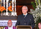 Innenminister Joachim Herrmann in Kirche hinter Rednerpult