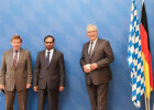 Innenminister Joachim Herrmann neben Dr. Al Nuaimi, Chairman von Hedayah und weiterer Person