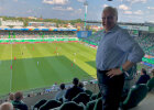 Innen- und Sportminister Joachim Herrmann auf Tribüne in Fußballstadion