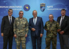Gruppenfoto mit Innenminister Joachim Herrmann, Generalmajor Anton Wessely und Weiteren