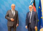 Innenminister Joachim Herrmann neben belgischem Botschafter Geert Muylle