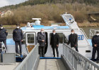 Gruppenbild vor Polizeiboot