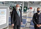 Bayerns Innenminister Herrmann besichtigt Corona-Teststation am Nürnberger Flughafen